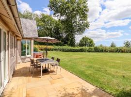 Swandown, 12 Kittwhistle, hotel in Chard