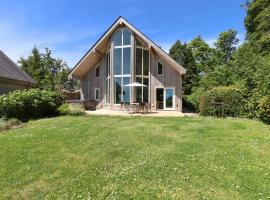 Swandown, 12A Goldenhaye, hotel in Chard