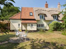 Honeysuckle Cottage, вариант размещения в городе Thornham Magna