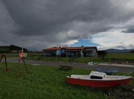 Apartamentos Rurales Miramar โรงแรมในPimiango