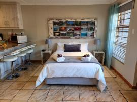 Dolphins Self-Catering Accommodation, hotel cerca de Outeniqua Transport Museum, George