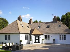 Windfalls Boutique Hotel, guest house in Crawley