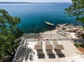 AllSEAson House on the sea, hotel u gradu 'Karlobag'