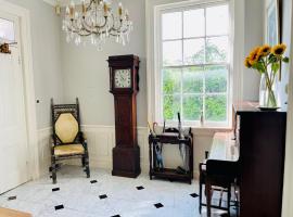 Beautiful Private 2 Bedroom Suite in Mansion Home, villa in Brighton & Hove