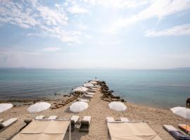 White Suites Resort- Adults Only Hotel, hotel em Afitos