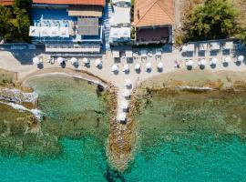 White Suites Resort- Adults Only Hotel, hotel em Afitos