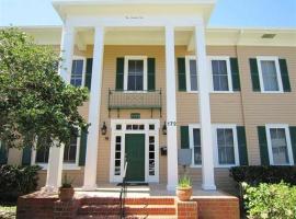 Cozy & Quiet Two Bedroom Condo In The Heart Of Historic St. Augustine、セント・オーガスティンのホテル