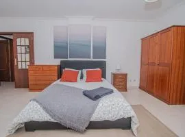 Charming Private Rooms in an Apartment A2 Penha - Faro