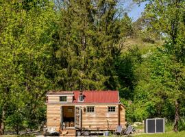 Grimmwald Tiny House, cheap hotel in Calden