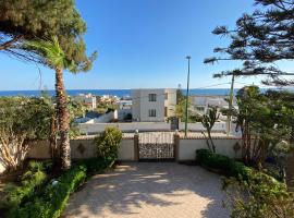 Sea View - Beautiful Terrace with BBQ, hotel sa Triscina