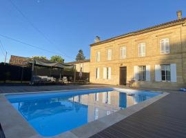 Maison de maître Gironde, cheap hotel in Saint-Philippe-dʼAiguille