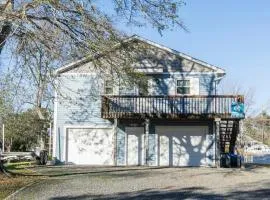 Blue Fish Shack by Oak Island Accommodations