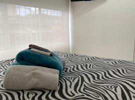 Lindos apartaestudios y habitaciones en Ibague, ξενοδοχείο σε Ibagué