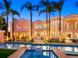 Vacation Villa with Private Pool in Malibu