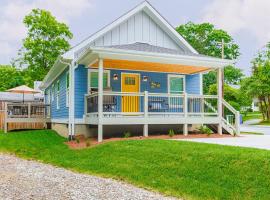 Blue House on Blythe, vilă din Hendersonville