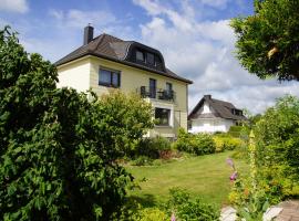 Haus mit Garten (neben National Park Eifel), Ferienwohnung in Hürtgenwald