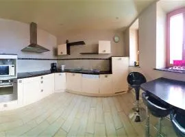 Gîte Lilas, LOFT 2 à 8 personnes, avec salle de jeux et SPA dans la résidence