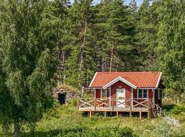 Stunning Home In Vikbolandet With Wifi And 2 Bedrooms, cabaña o casa de campo en Ekhult