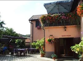 Restaurace a penzion Na Růžku, hotell i Mořina