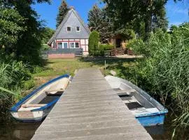 Haus am See mit Steg, Boot, Kamin und Sauna - Mecklenburgische Seenplatte