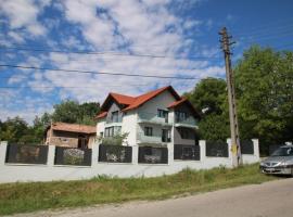 pensiunea ALBERO, bed and breakfast en Curtea de Argeş