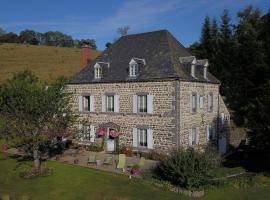 Maison d'Hôtes La Nichée, hotel with parking in Rochefort-Montagne