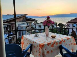 Apartments Picioski, hotel cerca de Bay of Bones, Peštani