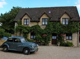 Fosse Farmhouse Holiday Cottages, hotel v destinaci Chippenham