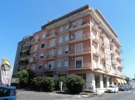 Corso Umberto Apartment, hotell i Soverato Marina