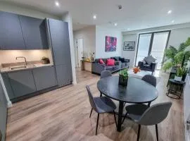 Luxury City Centre Townhouse with Parking