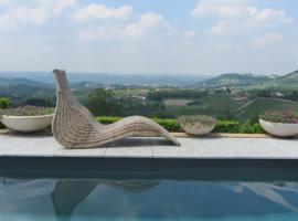 R&eacute;va Residences and Pool