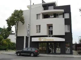 Family Hotel Avramov