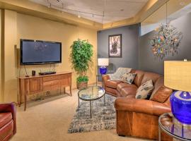 Idyllic Dtwn Anchorage Condo with Fireplace!, hotel perto de Alaska Center for the Performing Arts, Anchorage
