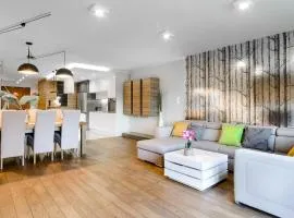 Lumina luxury 2-level apart with parking