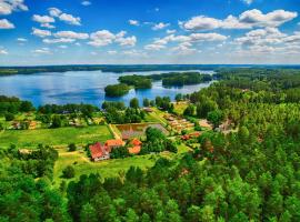 Velo Camp nad jeziorem Dadaj, pet-friendly hotel sa Biskupiec