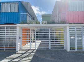 Loft container central c/ estacionamento, hotel em Pelotas