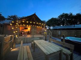 Jungle Book Safari Tent, viešbutis Tenbyje