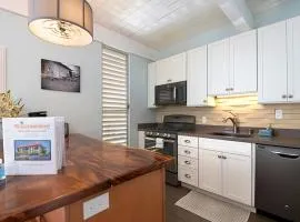 Beautifully Remodeled Unit KMC206