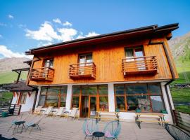 Alpenhaus Kazbegi Hotel & Restaurant, hotel in Stepantsminda