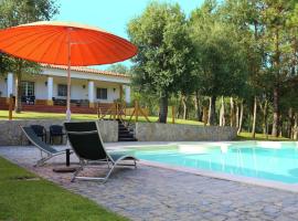 Luxurious Villa in Caldas da Rainha with Swimming Pool – hotel z parkingiem w mieście Salir de Matos