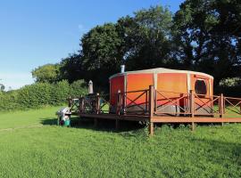 Allercombe Farm Glamping Yurts & Wild Camping, luksusteltta kohteessa South Brent