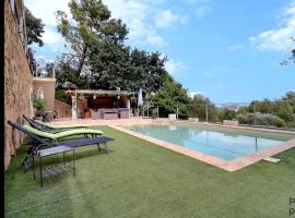 Charmant logement avec piscine, hotel na may pool sa Le Cannet-des-Maures