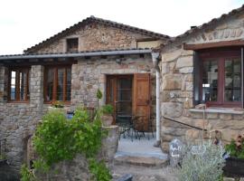 Deux chambres d hôtes attenantes avec salon salle à manger privatif en Cévennes Gardoises, hotel i Saint-Jean-du-Gard