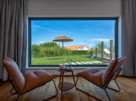 BeGuest SunRoca Suites, hotel con piscina a Colares