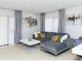 Luxurious 1 Bedroom Apartment Available, sewaan penginapan di Accra