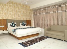 Hotel Rising, hotel i Ahmedabad