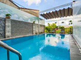 Gió Chiều Homestay - Riverside & Swimming pool, medencével rendelkező hotel Hội Anban