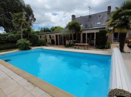 Gîte La Maison de Gouville, avec piscine et SPA, proche mer, lugar para quedarse en Gouville-sur-Mer