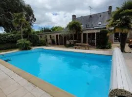 Gîte La Maison de Gouville, avec piscine et SPA, proche mer