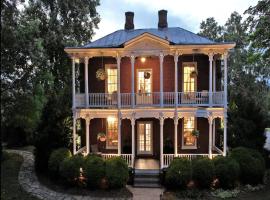 Red Hill Bed and Breakfast, hotel with parking in Lovingston